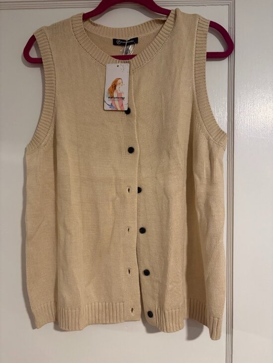 PrettyGarden Sweaters - NWT PRETTYGARDEN Button-Up Sweater Vest Size L